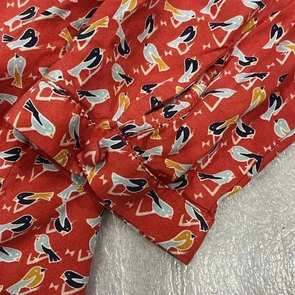 [L]BeachLunchLounge V Neck  Button Up Tie Hem LS Cropped Bird Blouse - Picture 4 of 7